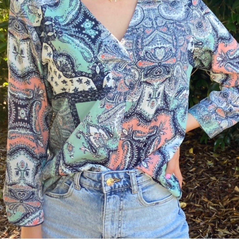 VAN HEUSEN - Paisley mid sleeve blouse - Great condition - Size S